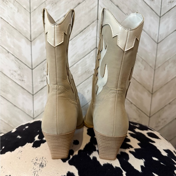 Women’s Western Ankle Boots in Light Taupe - Picture 3 of 4